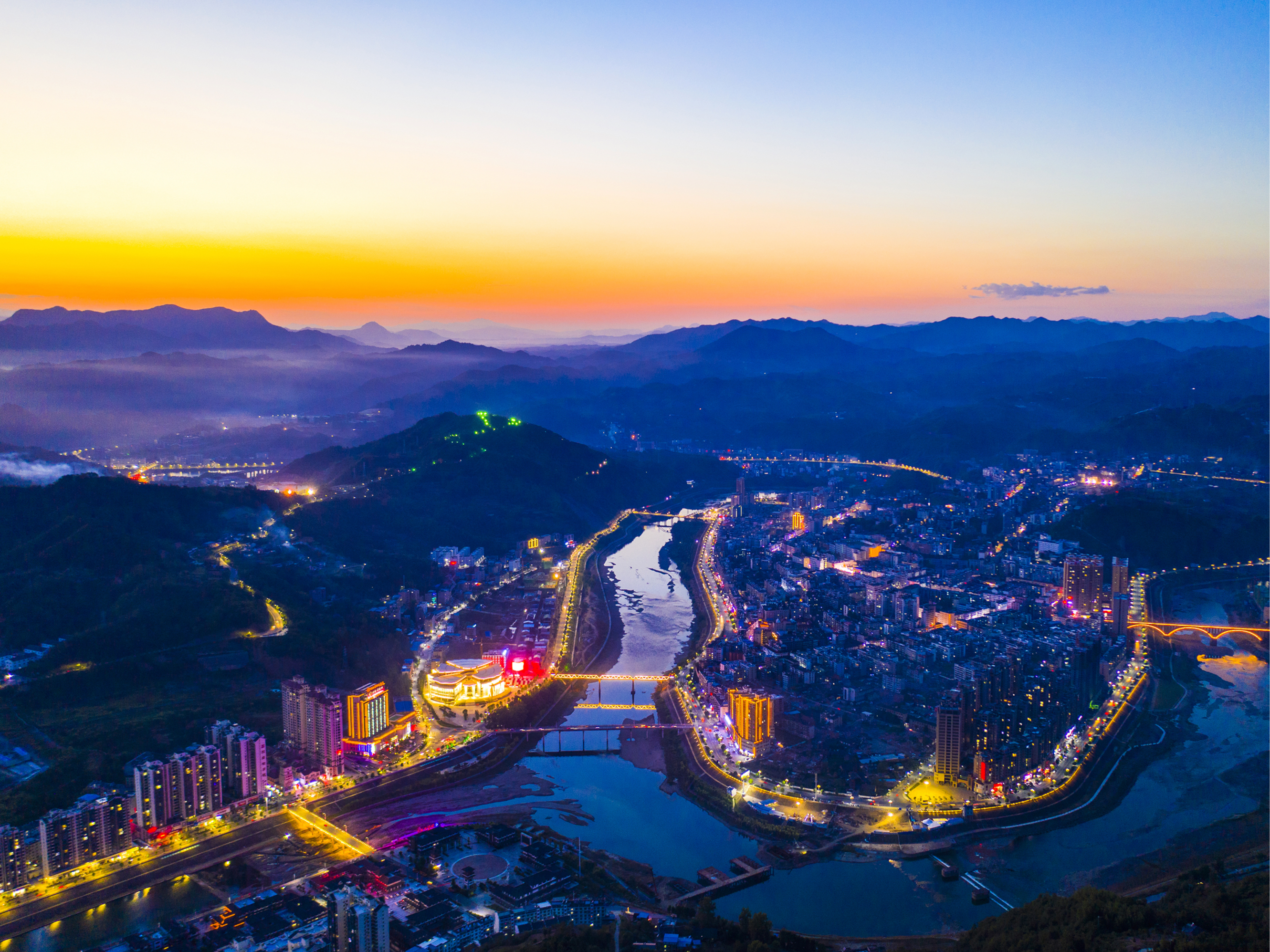 县市场监管局：“千企万坊”帮扶行动  促进企业提质增效