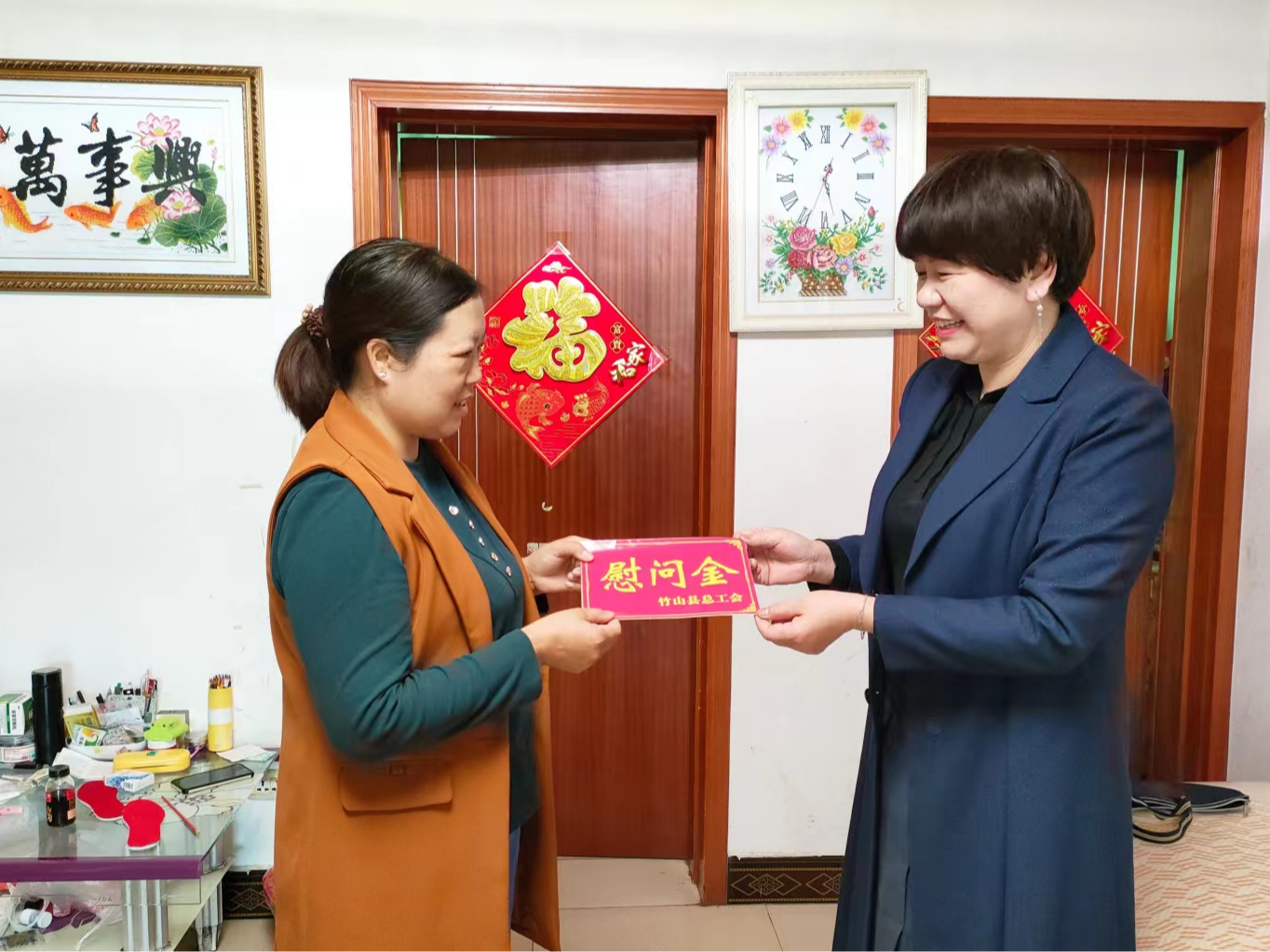 县总工会：元旦佳节送温暖　工会关爱暖人心