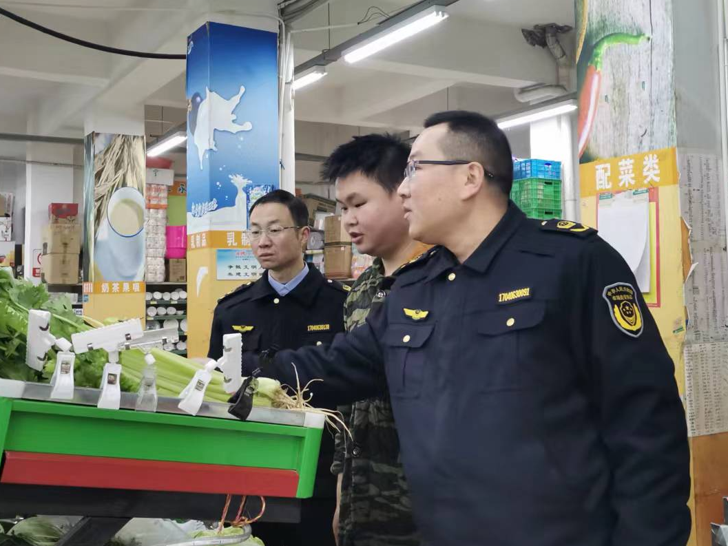 秦古市场监管所开展“双节”食品药品安全检查