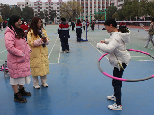 竹山二中：趣味运动会　教师欢乐多