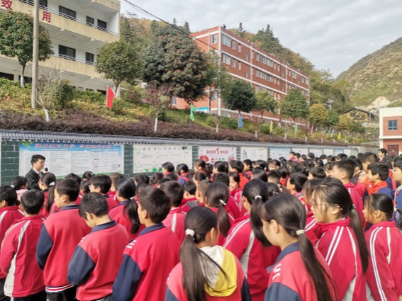 沧浪九年制学校多举措开展“宪法宣传周”活动