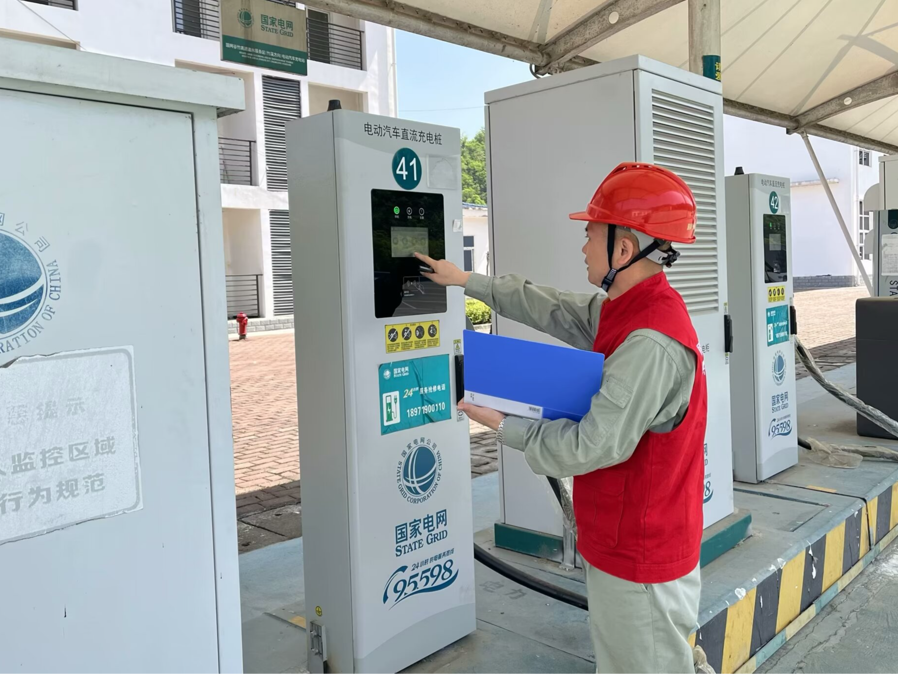 国网竹山县供电公司：元旦我在岗 绿色出行添保障