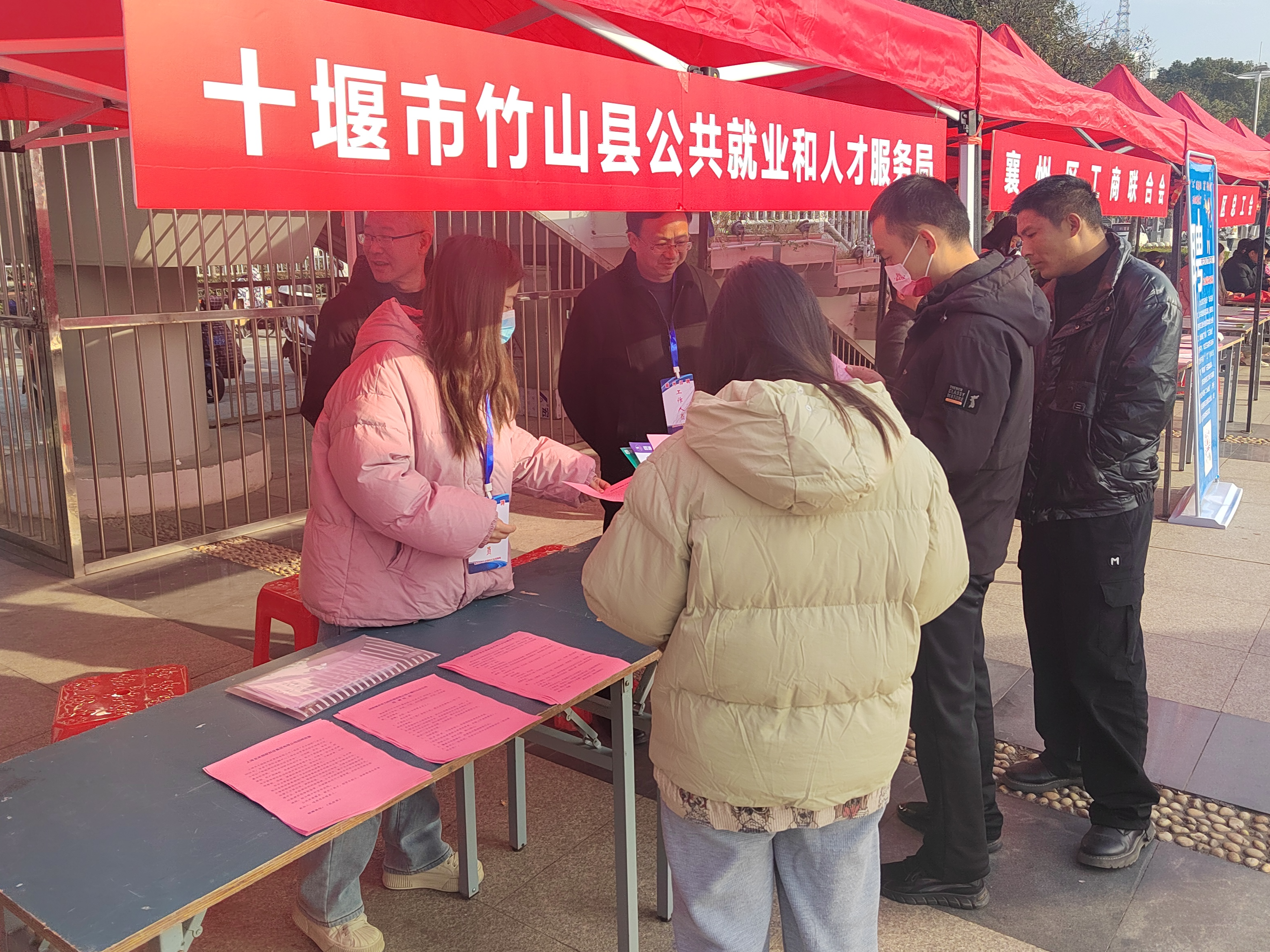 县人社局赴襄州区开展劳务协作及专项招聘活动