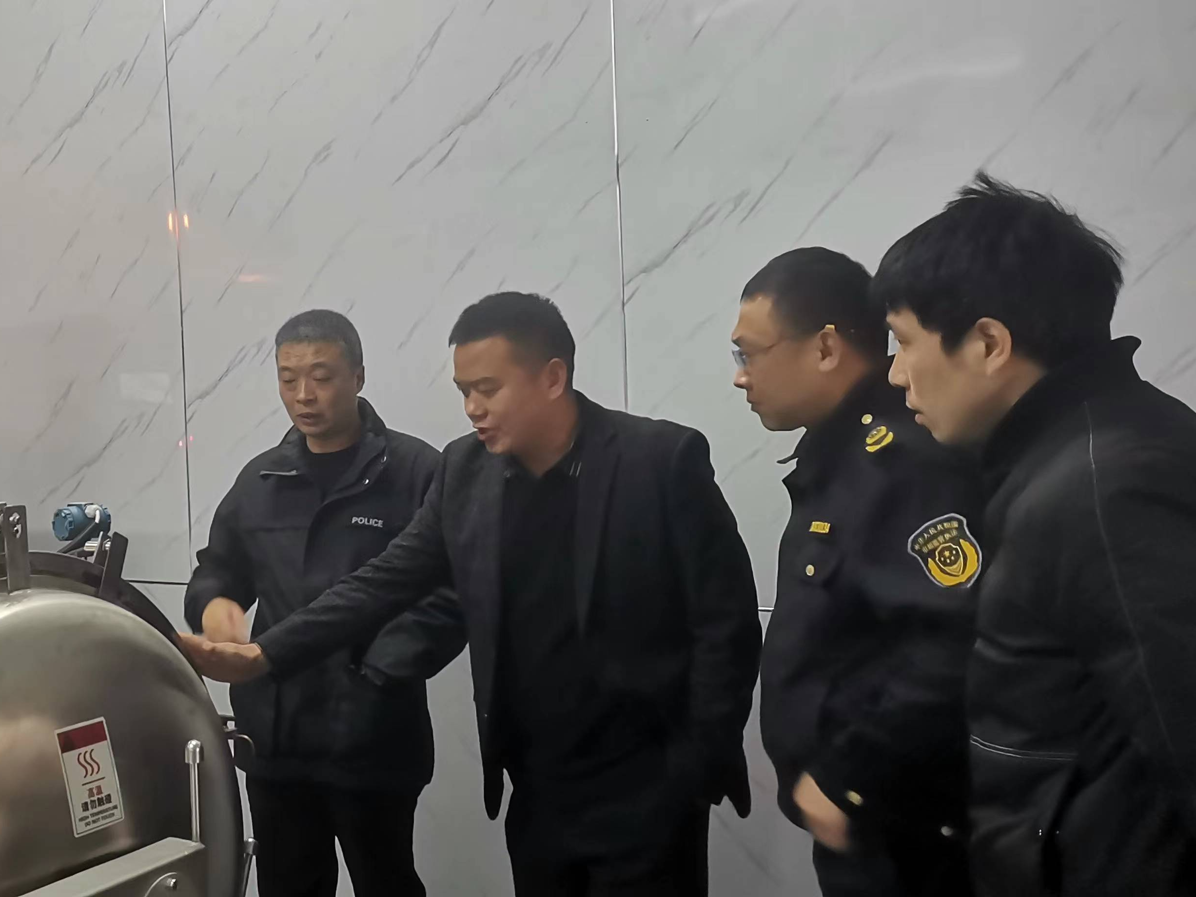 县市场监管局与企业携手共筑安全防线