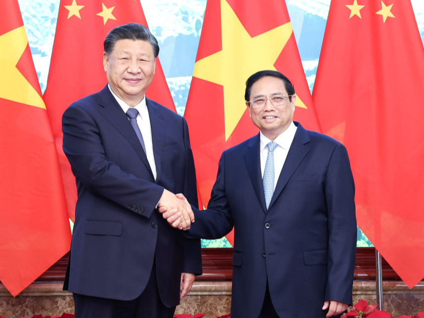 习近平会见越南总理范明政