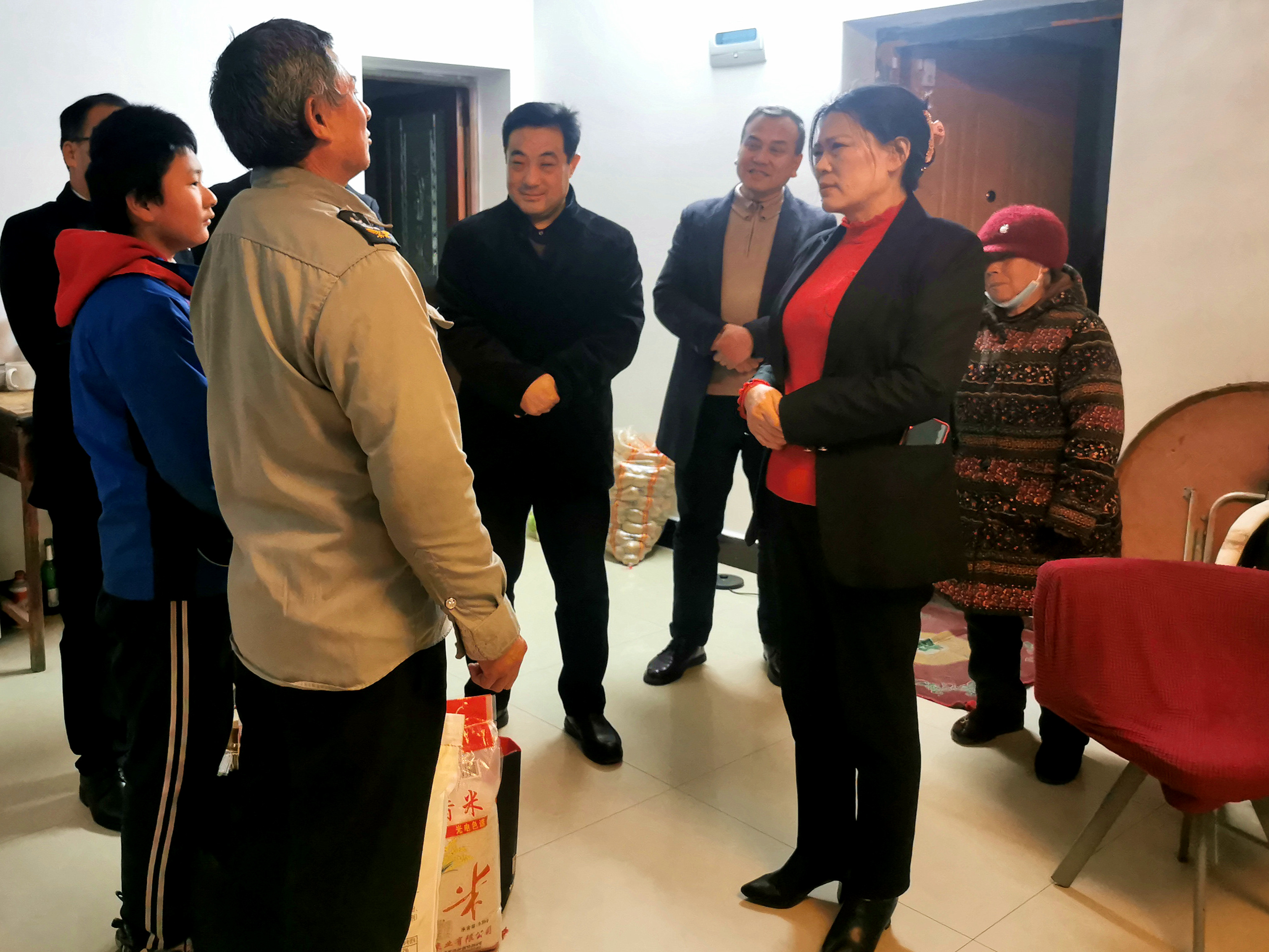 县民政局：关爱特殊家庭  情暖单亲儿童