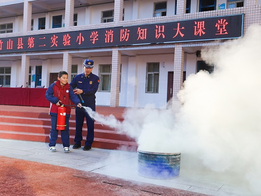 县第二实验小学举办消防安全知识专题讲座