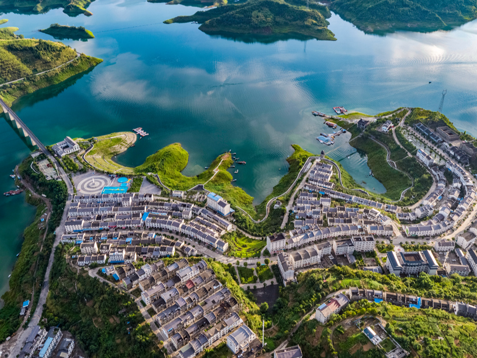 上庸镇：多部门联动开展“扫黄打非”专项行动