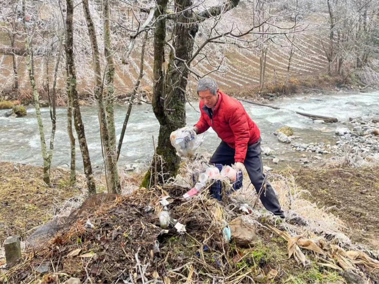 柳林乡开展人居环境卫生整治行动