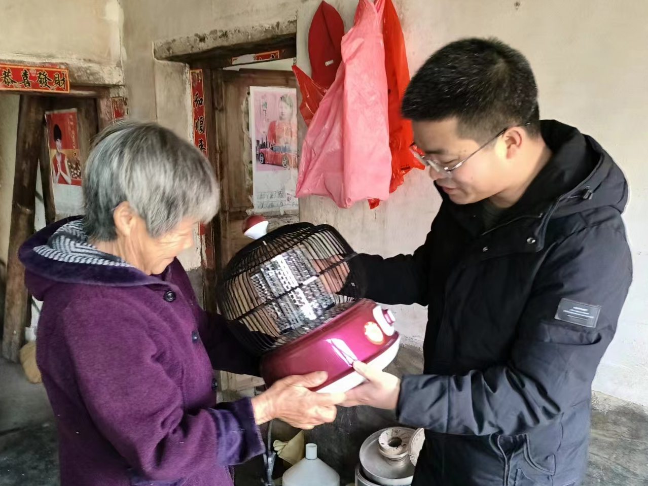 秦古镇：户户走到访民情  便民服务暖民心