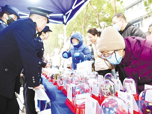 共庆中国人民警察节 共享绿色无毒人生 湖北禁毒宣传进社区到家门