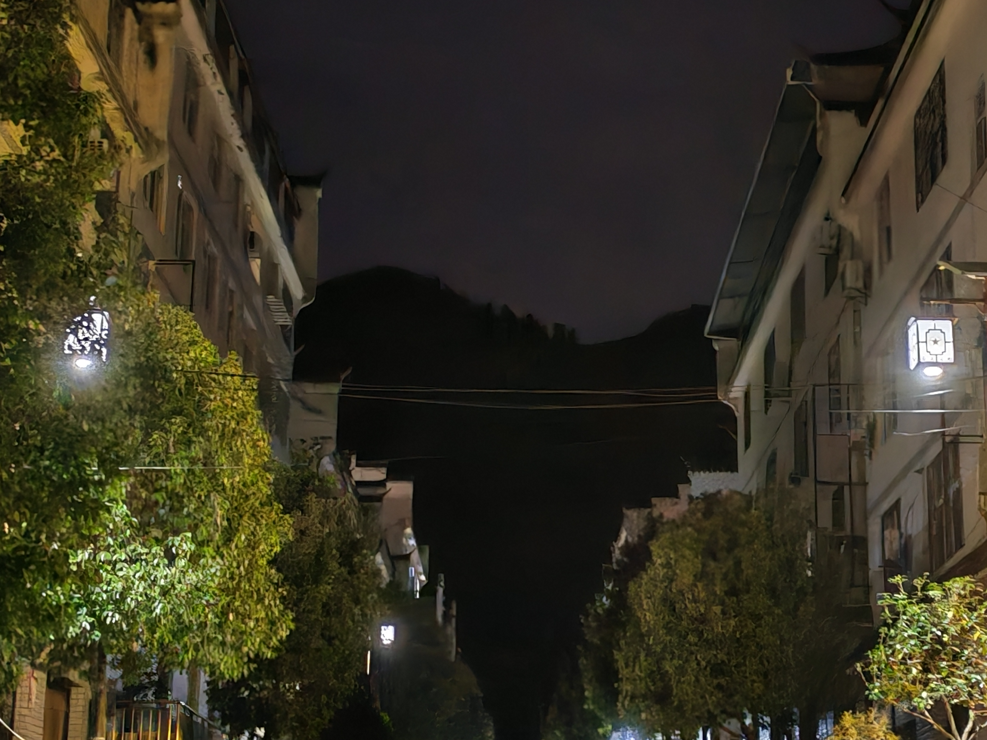 官渡镇：安装路灯暖民心