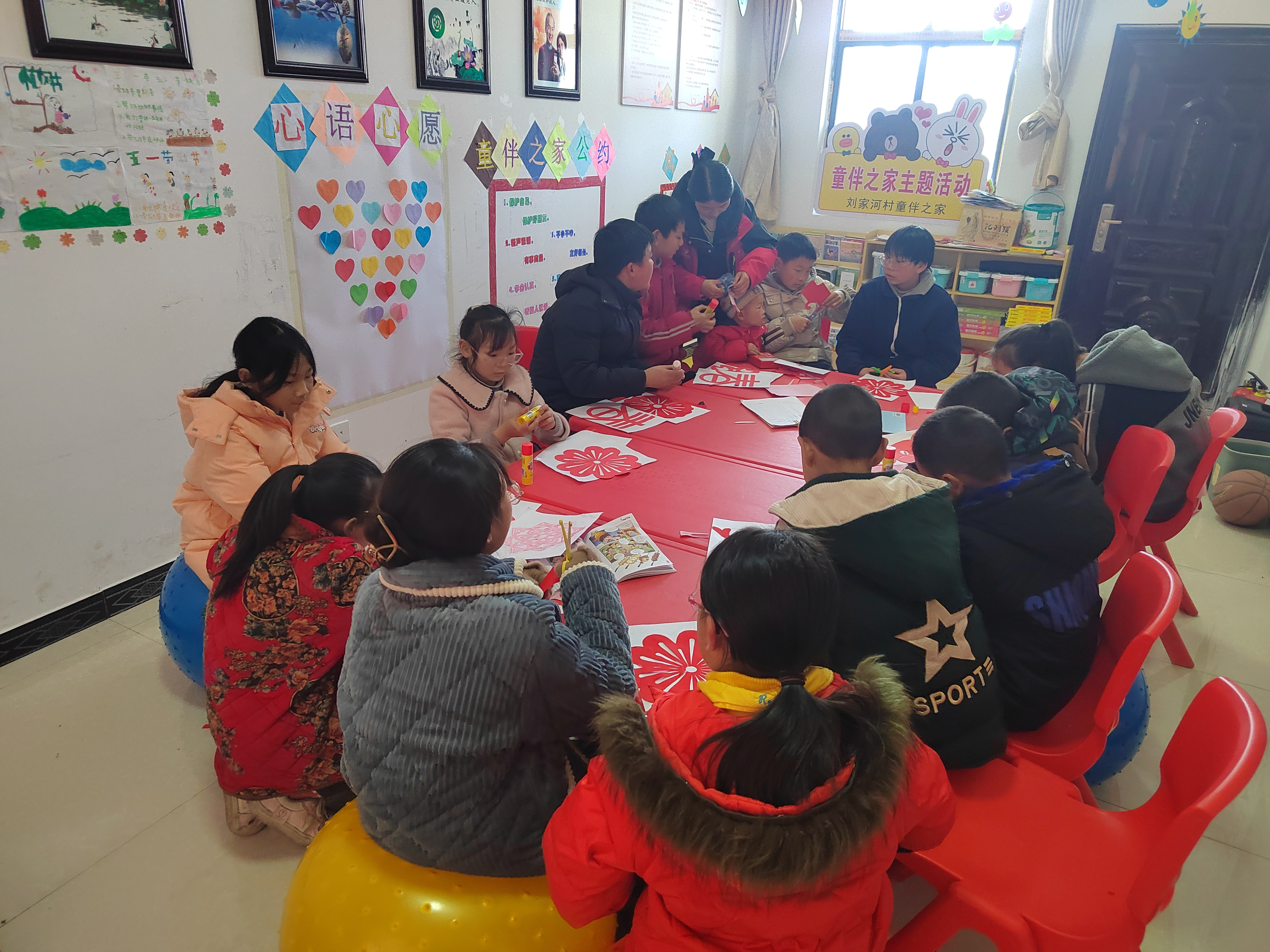 麻家渡镇开展“非遗迎新春  剪纸贺新年”活动