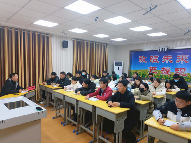 官渡镇中心学校举办心理健康专题培训