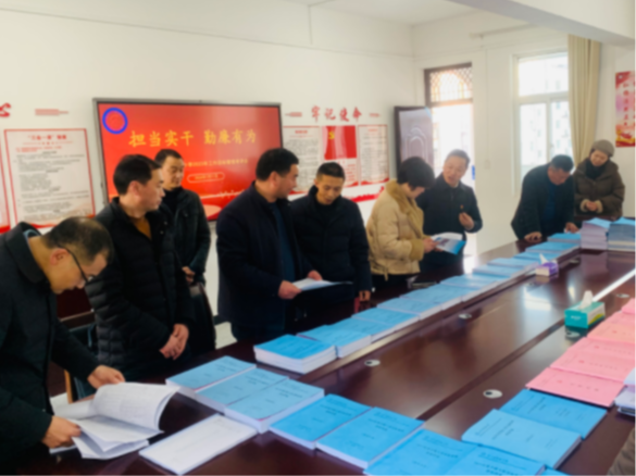 县实验小学工作目标管理评估获好评