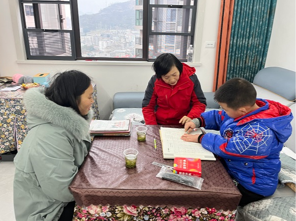县第二实验小学：家访有爱 “护苗”有情