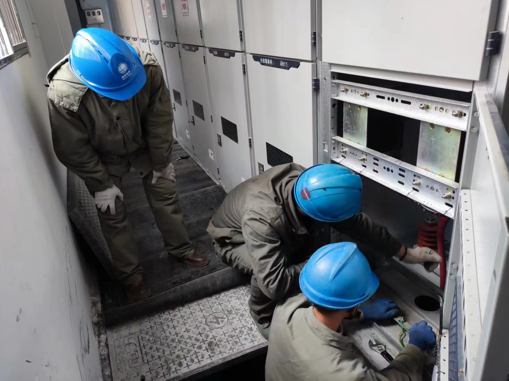 高压电缆突发故障  供电公司全力抢修