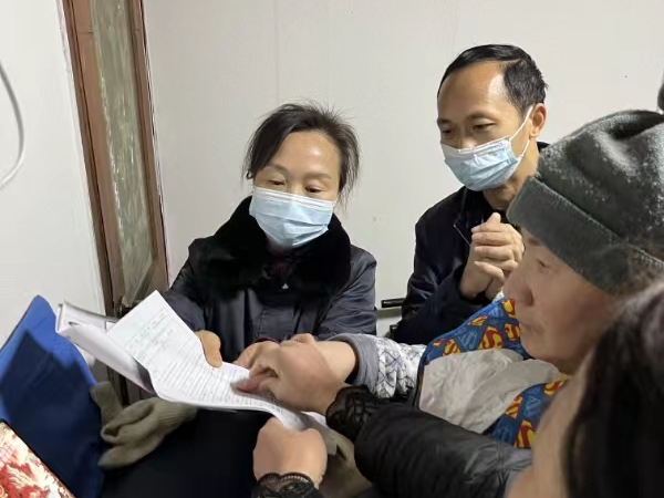 县不动产登记中心：全面提升服务  满足返乡群众办证需求