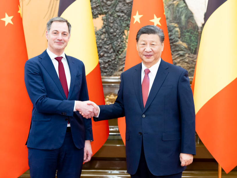 习近平会见比利时首相德克罗
