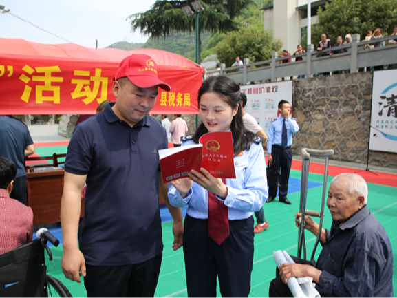 同唱一首“法治歌” ——2023年竹山县税务局法治建设小记