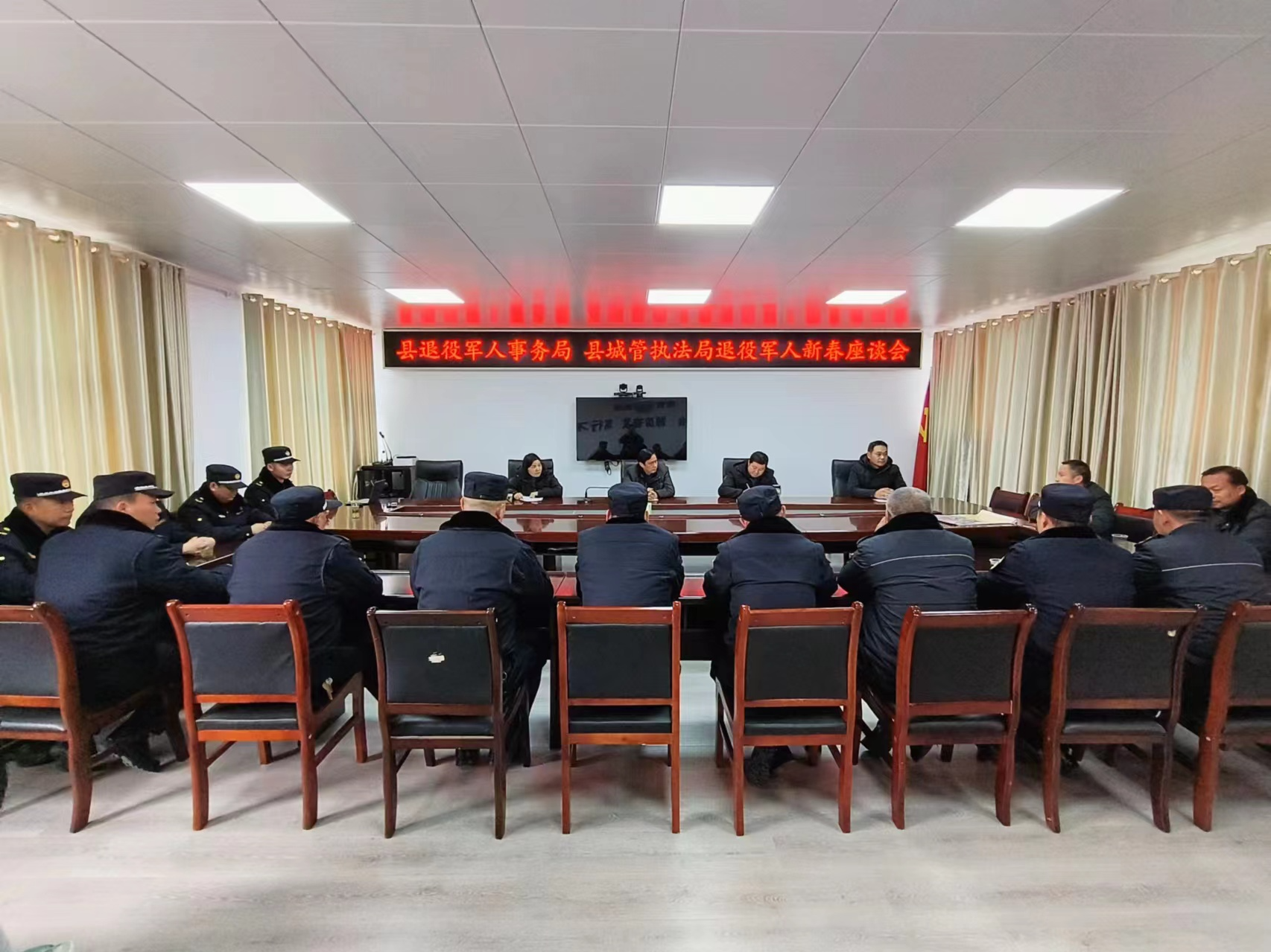 县城管执法局：新春送温暖  拥军暖人心