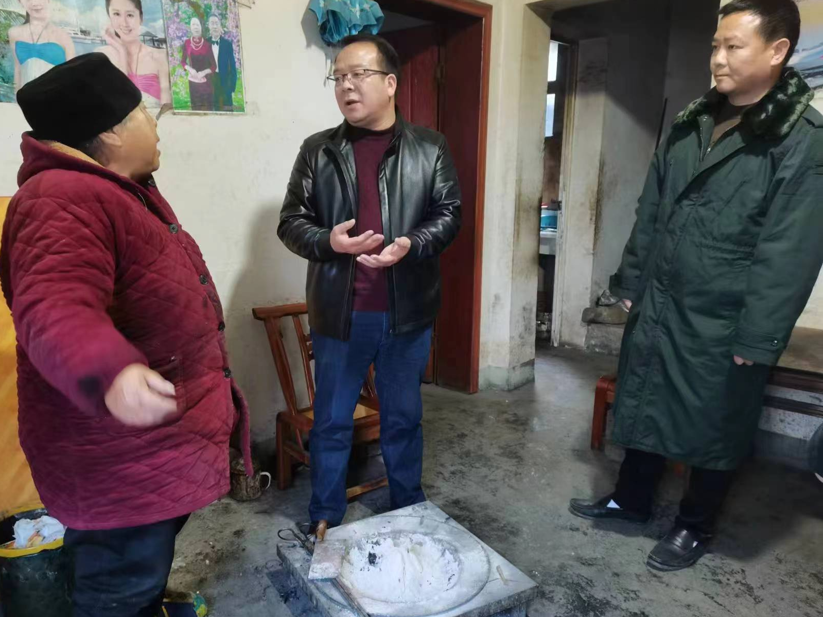 官渡镇开展“户户走到”保民生