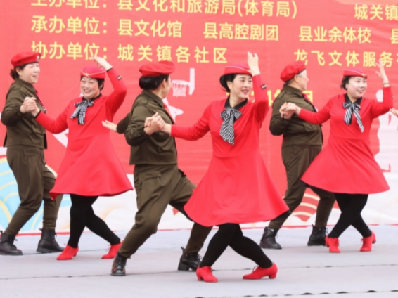 我县举行“迎新春”广场舞展演暨第二届社区运动会