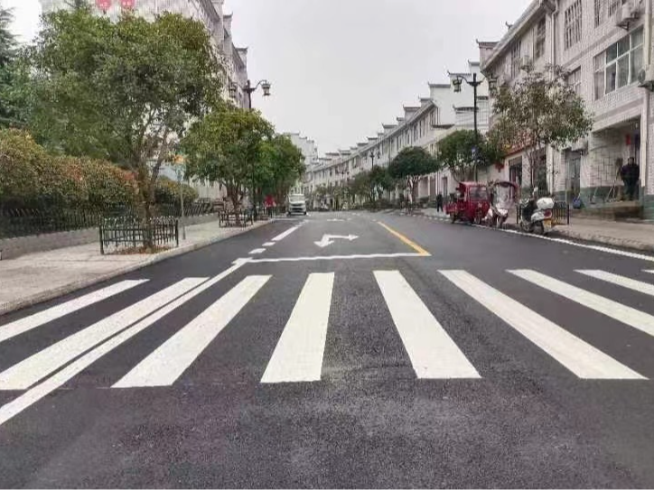 上庸镇：集镇道路展新颜