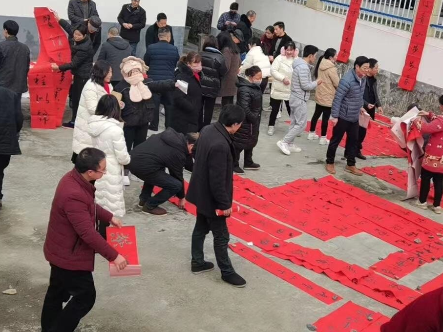得胜镇：迎春送福展笑颜