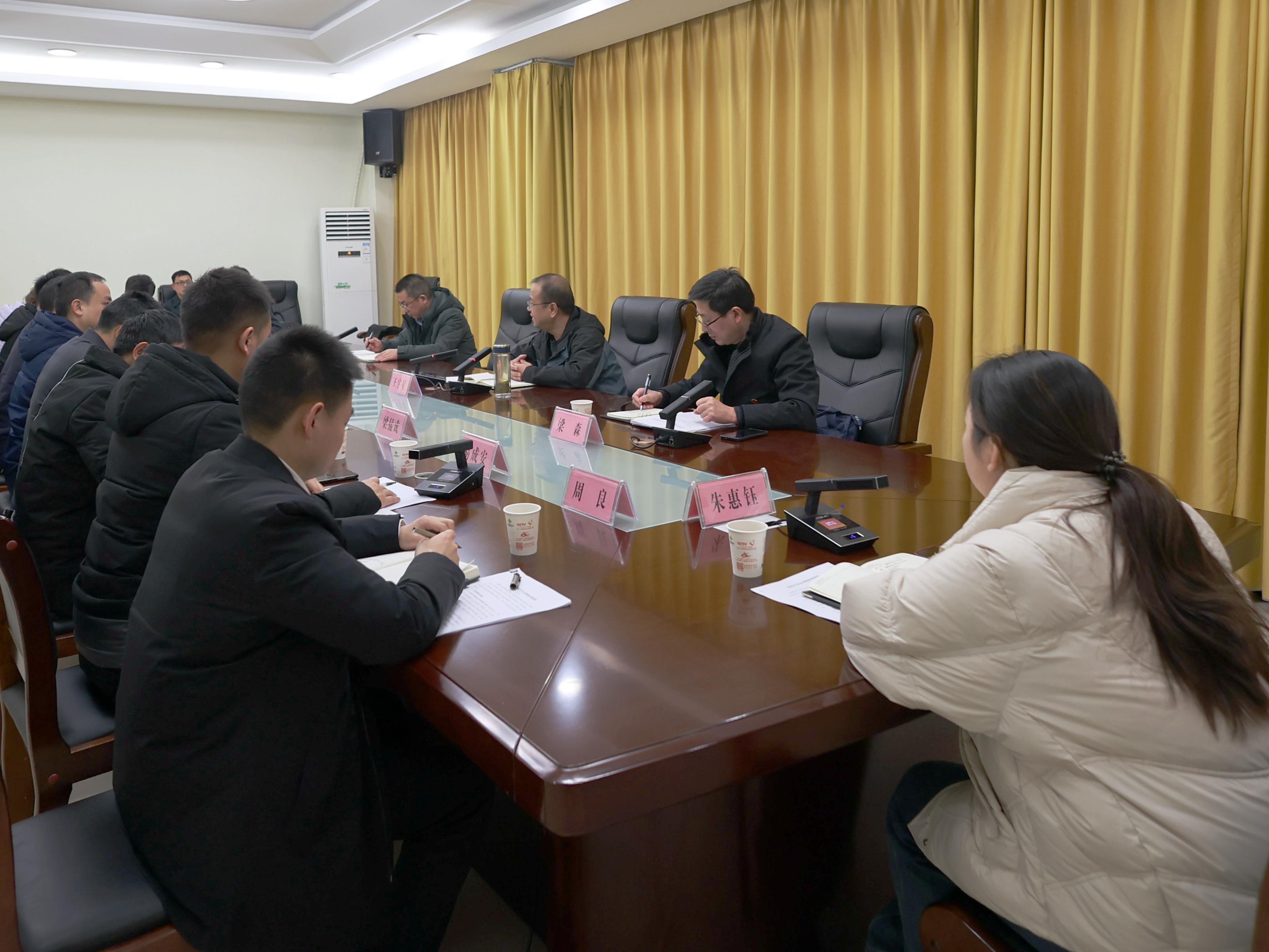 王宇星参加县委办公室第二党小组专题组织生活会