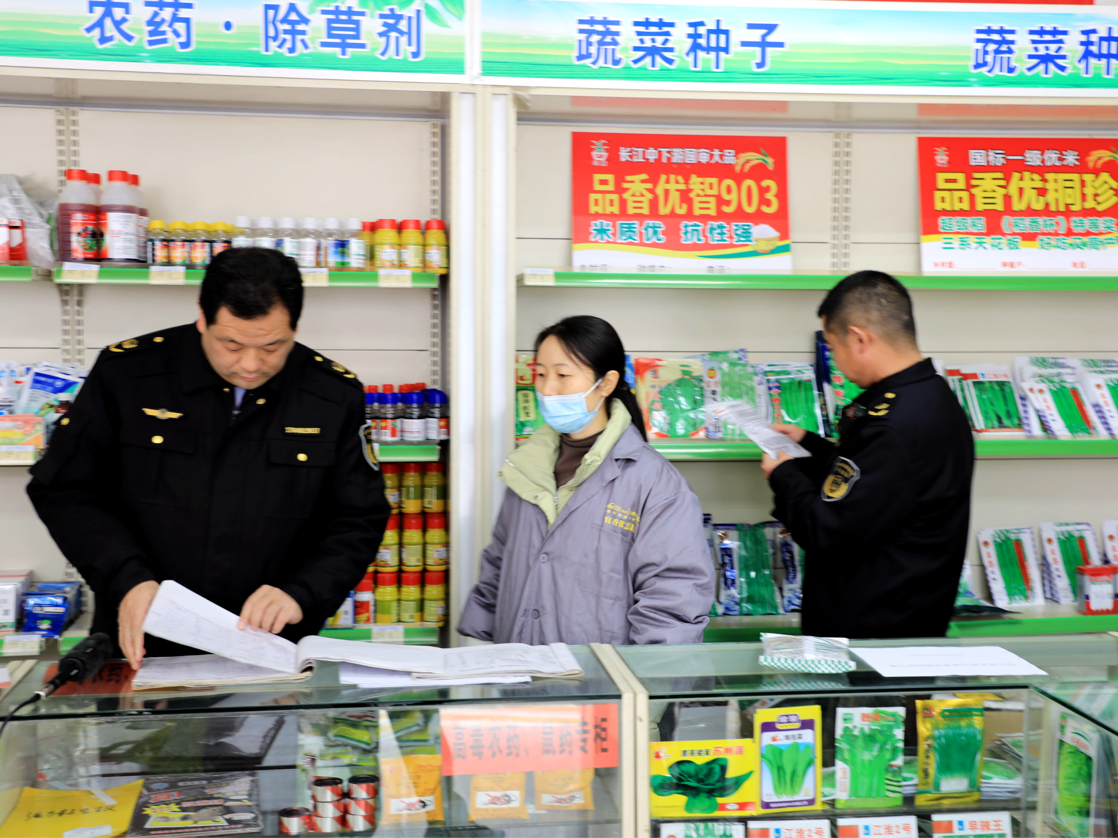 县农业农村局开展农资市场安全检查