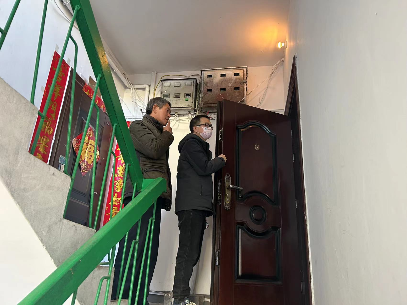 小路灯照亮居民幸福路