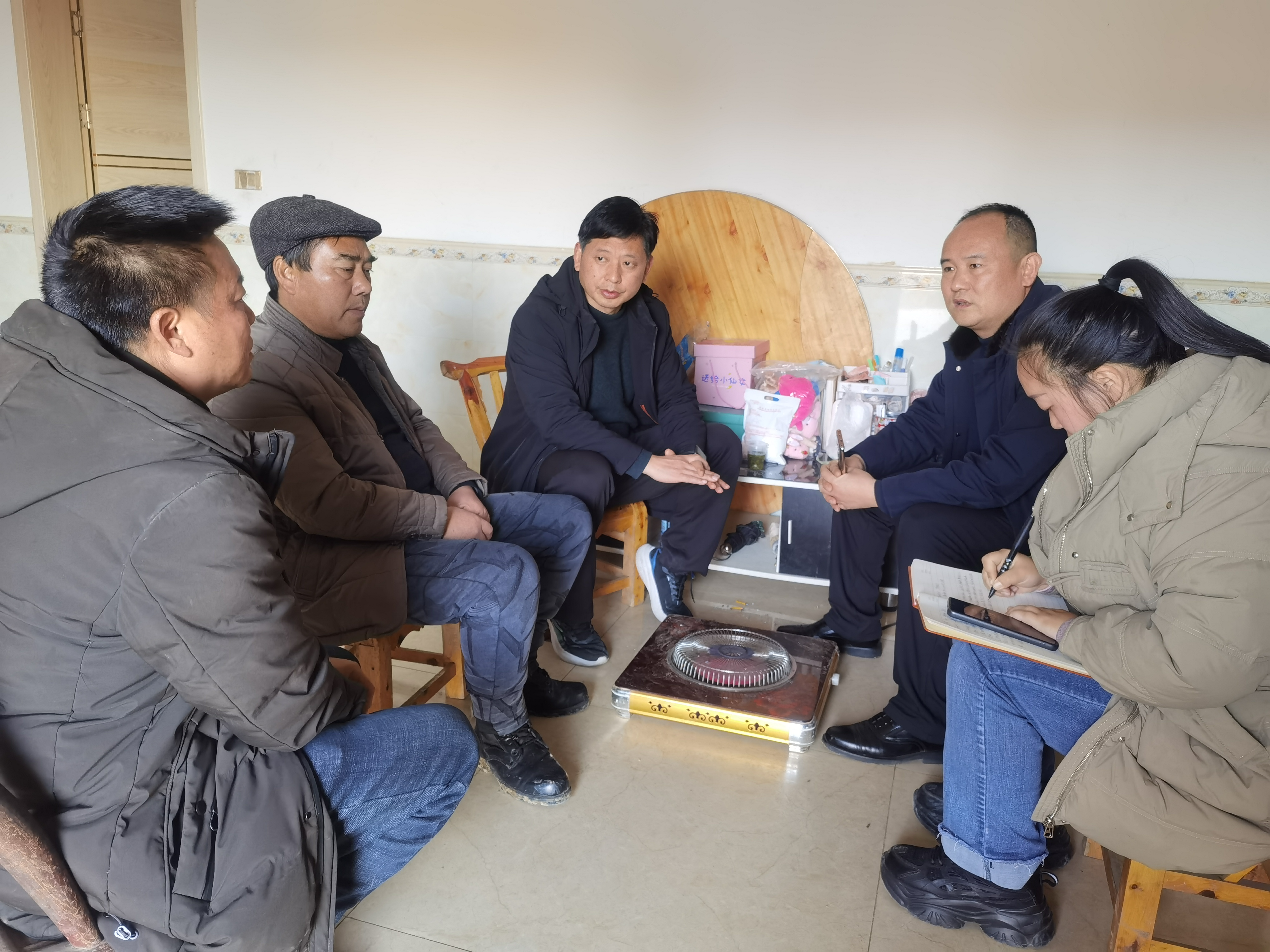 城关镇：“户户走到”暖人心