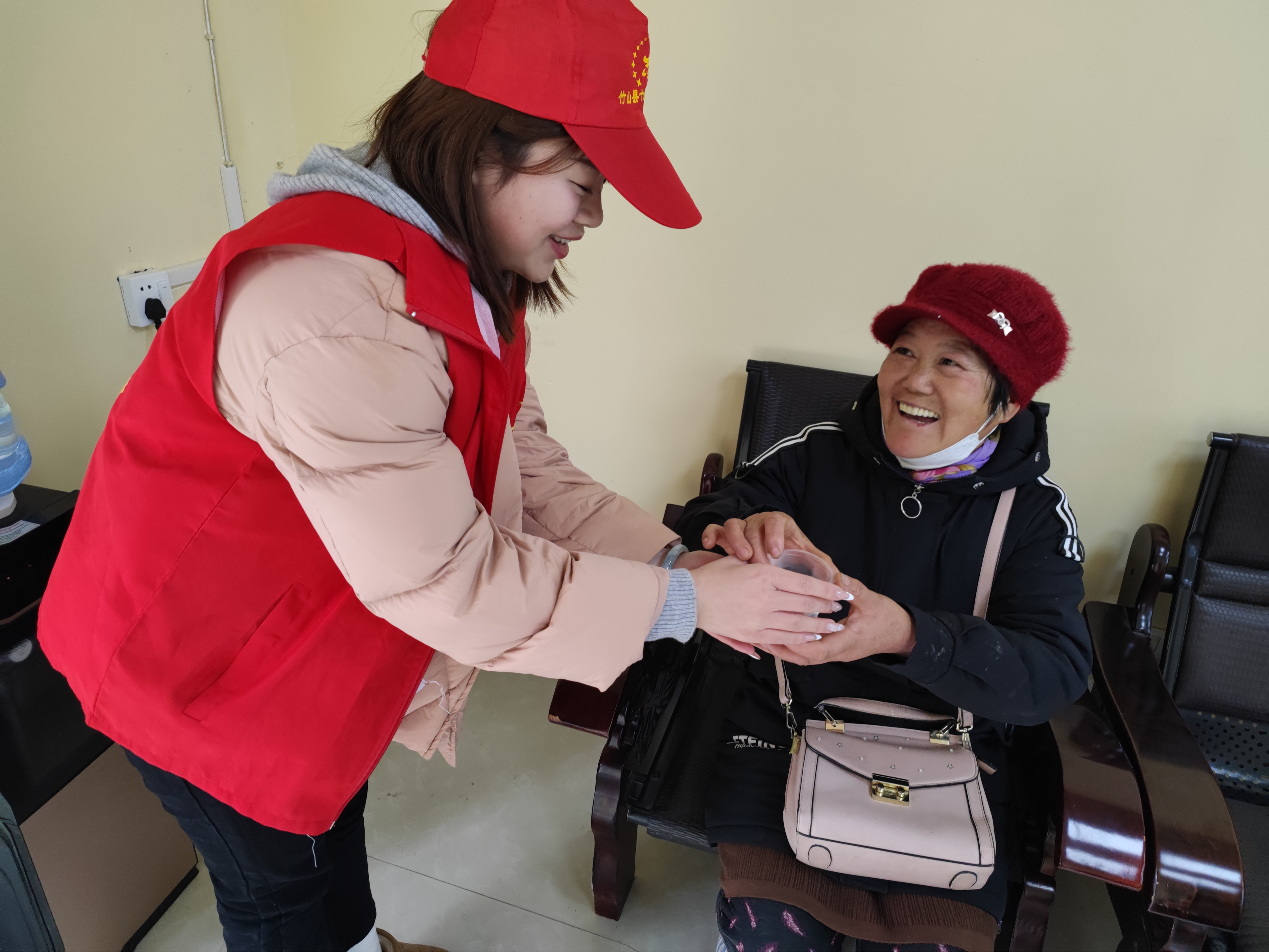 官渡镇：“小驿站”传递“大关怀”