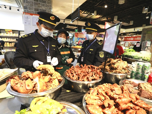 县市场监管局全力守护春节期间群众“舌尖上的安全”