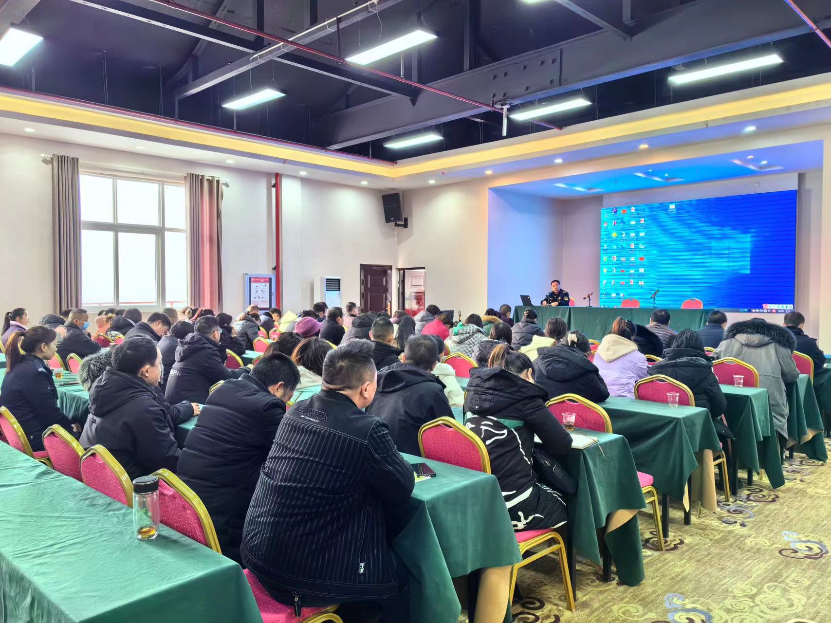 县市场监管局开展食品安全宣传讲座活动