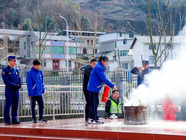 全县教育系统筑牢校园安全“防火墙”