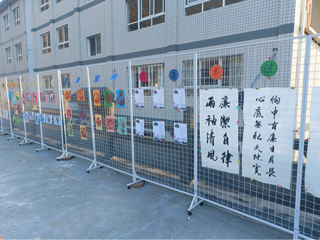 官渡镇中心学校举办“廉洁作品展”活动