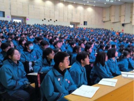 17名清华学子走进竹山一中为高三学子加油鼓劲