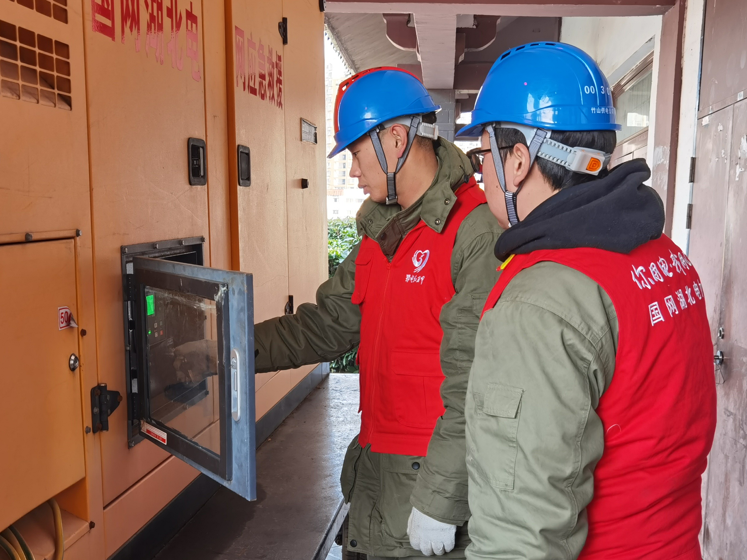 竹山供电公司为年货节保供电