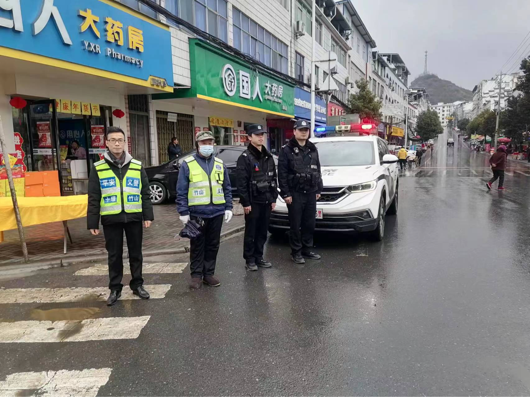 擂鼓镇：迎雪而“战” 全力应对低温雨雪冰冻天气