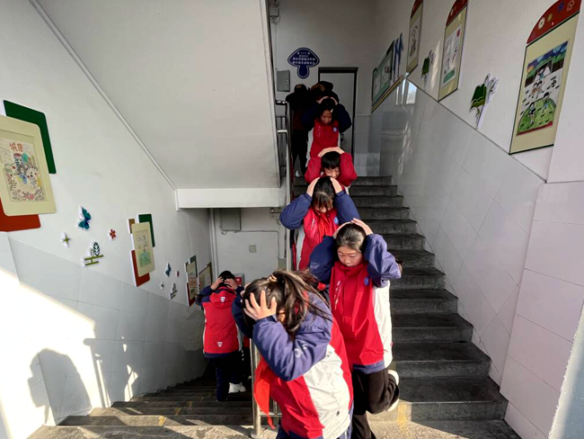 上庸鎮中心學校：開展消防疏散演練 上好開學安全第一課