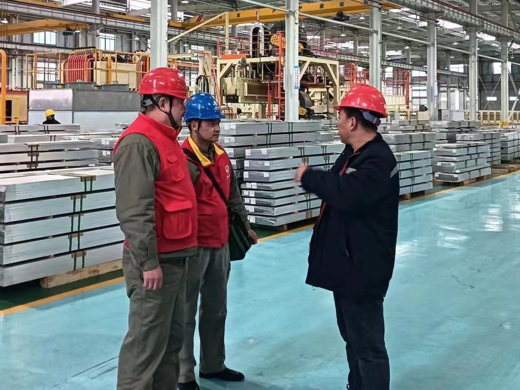 县供电公司：走访企业做好优质服务