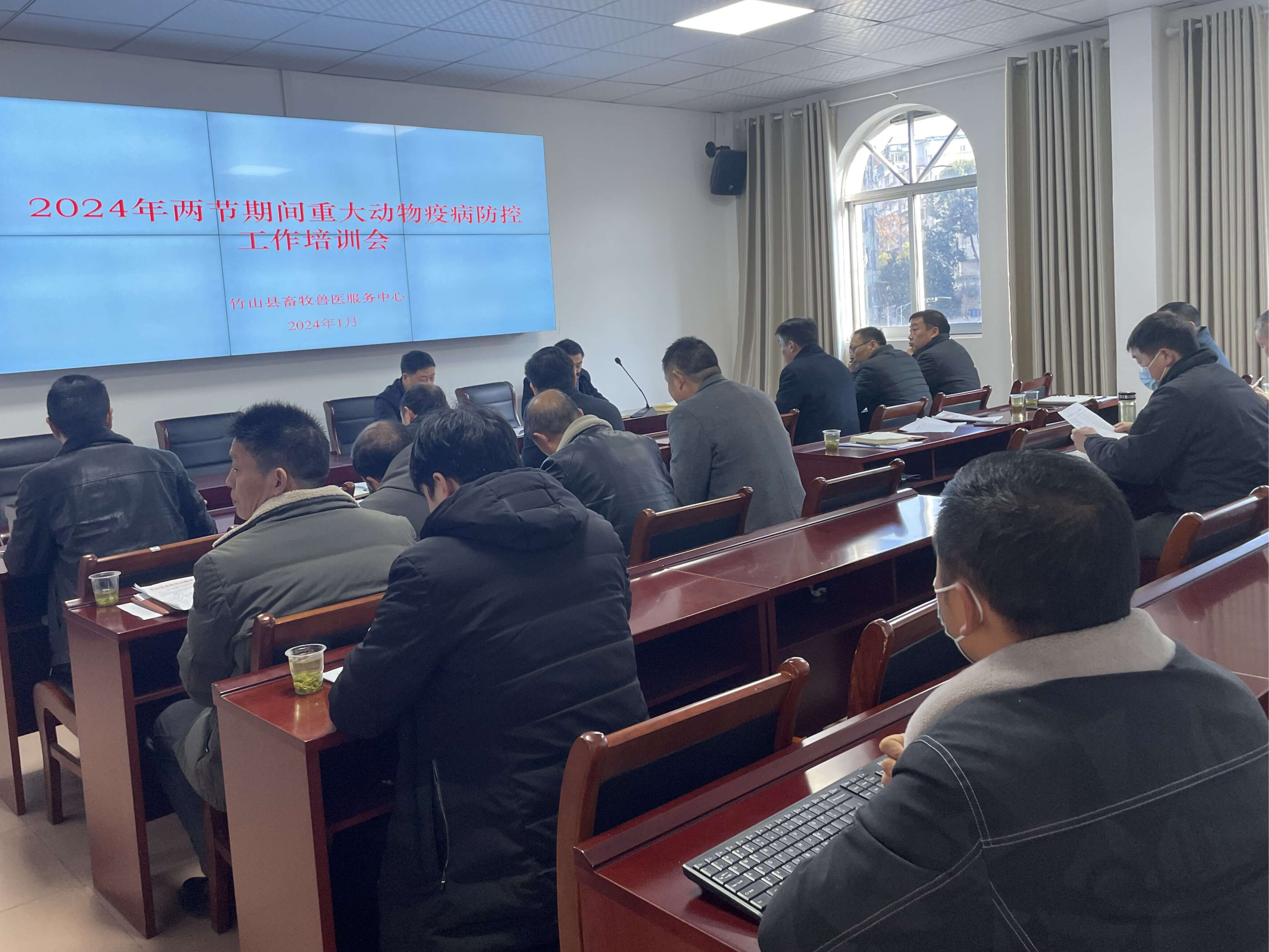 县畜牧中心部署疫病防控工作