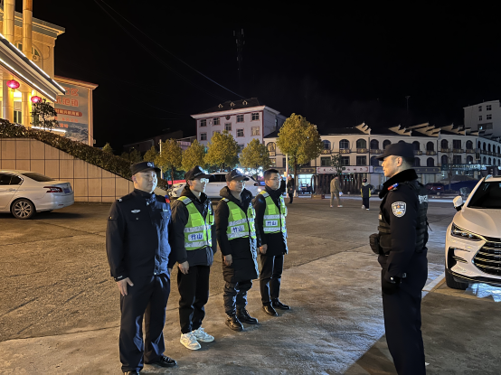 擂鼓镇开展春节治安巡逻保安全