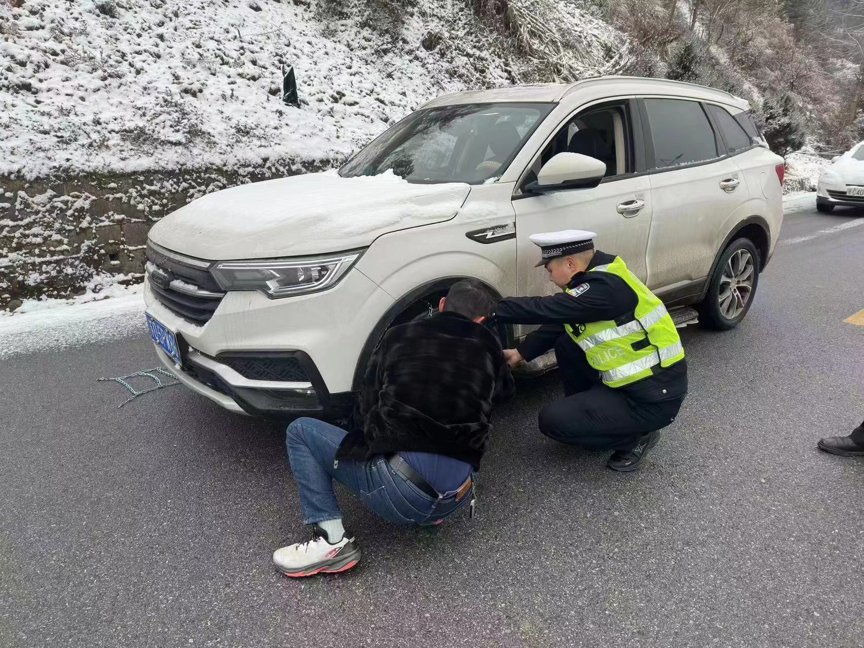 文峰派出所全警参与保畅通