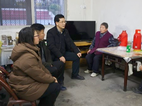 竹山一中开展春节走访慰问教师活动