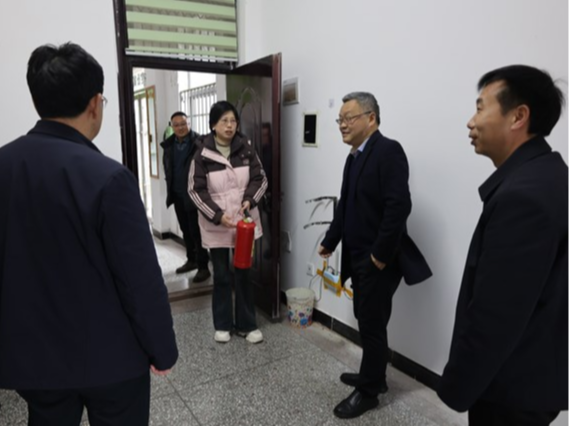 竹山一中：开学迎检  安全护航