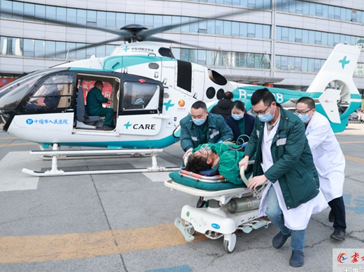 跨省数百里 空中半小时 十堰人医直升机大年初一救援商南重伤患者