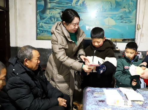 麻家渡镇中心学校开展节前走访慰问